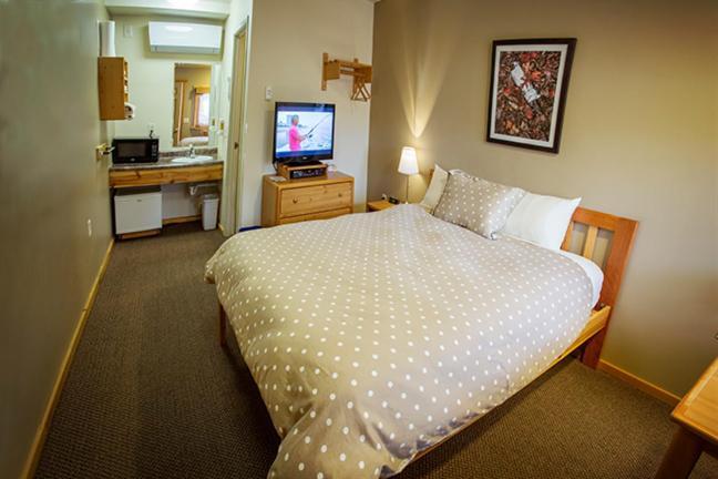Adventure Inn Ely Экстерьер фото